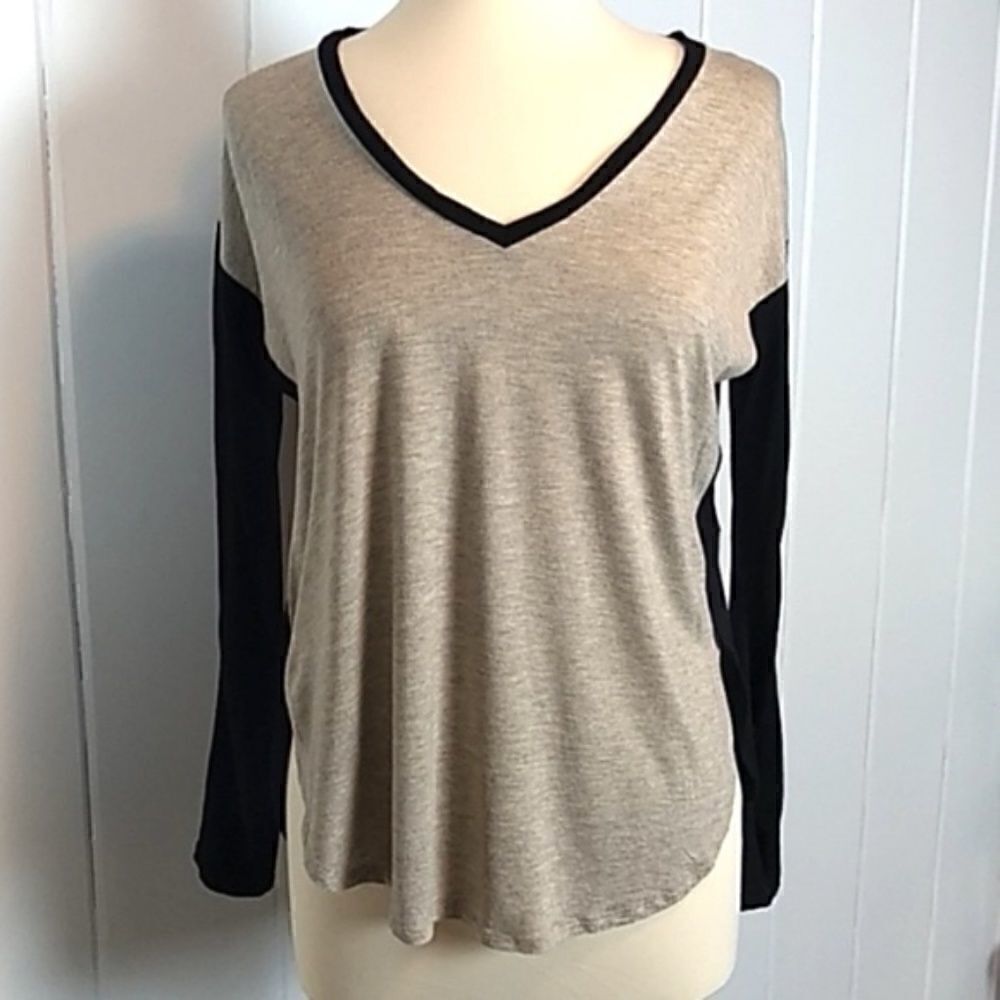 Madewell V-Neck‎ Tee Viscose High Low Hem Tan Black, Size - Medium